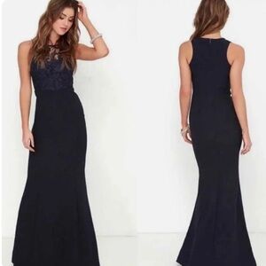 LuLu lace navy blue gown size small. Worn 1 time.